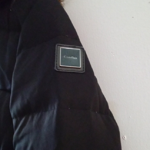 Calvin Klein Black Puffer Jacket with Faux Fur Trim - Picture 3 of 8